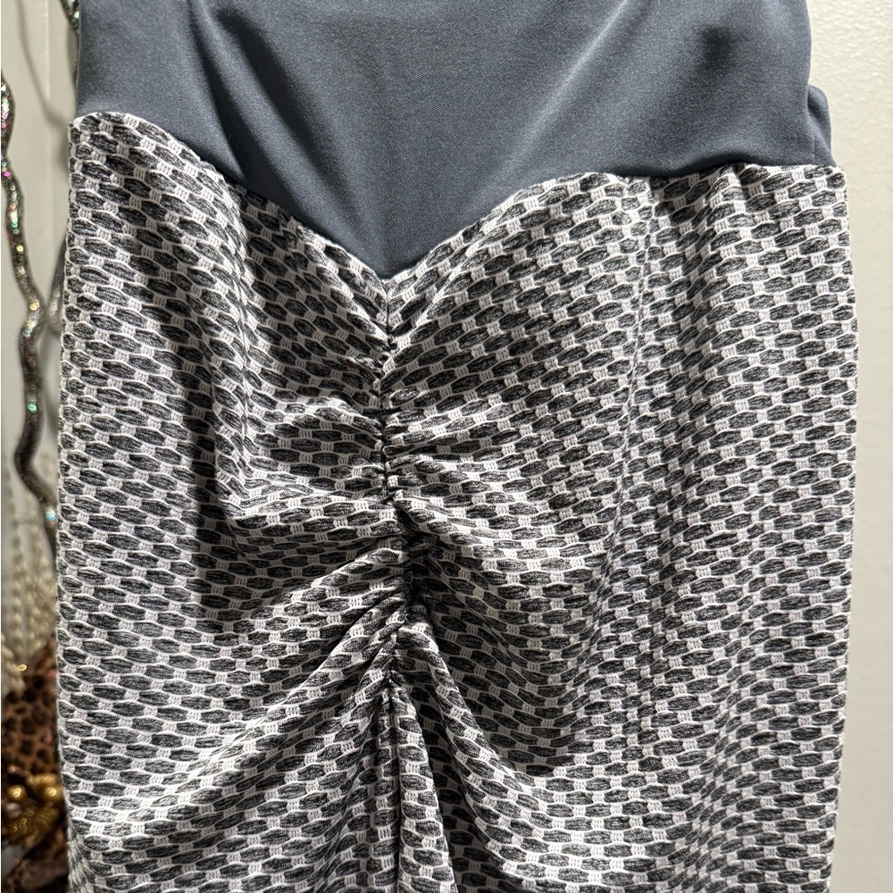 Women's Grey & White Textured Scrunch-butt Leggings